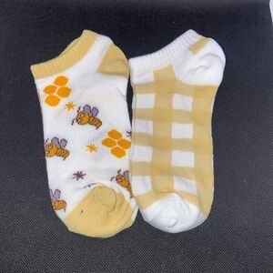 NIP 2 Pack Cute Bee and Checkered Ankle Socks